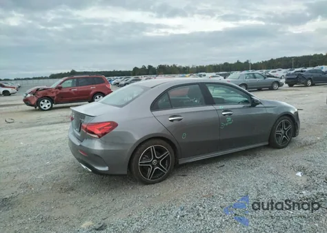 2019 Mercedes-Benz A 220 4Matic z USA, uszkodzony, nr VIN WDD3G4FB8KW002738